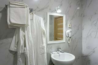 Гостиница 7 Холмов Киров Двухместный номер Делюкс с 1 кроватью-4