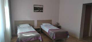 Гостиница 7 Холмов Киров Двухместный номер с 2 отдельными кроватями-3