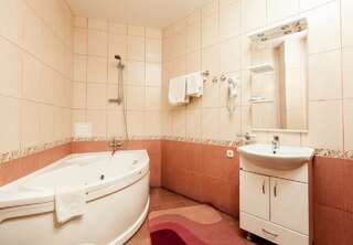 Гостиница 7 Холмов Киров Двухместный номер Делюкс с 1 кроватью-10