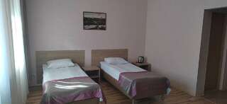 Гостиница 7 Холмов Киров 2-местный номер стандарт с 2 односпальными кроватями-3