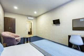 Гостиница 7 Холмов Киров Улучшенный двухместный номер с 1 кроватью-2