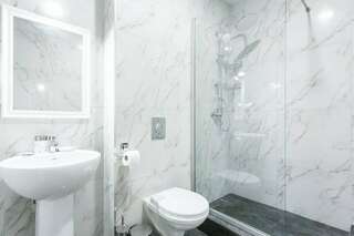 Гостиница 7 Холмов Киров Улучшенный двухместный номер с 1 кроватью-5