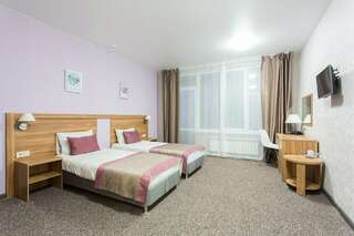 Гостиница 7 Холмов Киров Двухместный номер с 2 отдельными кроватями и балконом-4